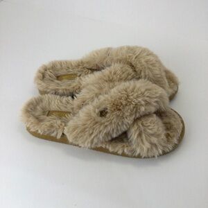 Michael Kors Lala Faux Fur Slides Slippers womens good condition tan color